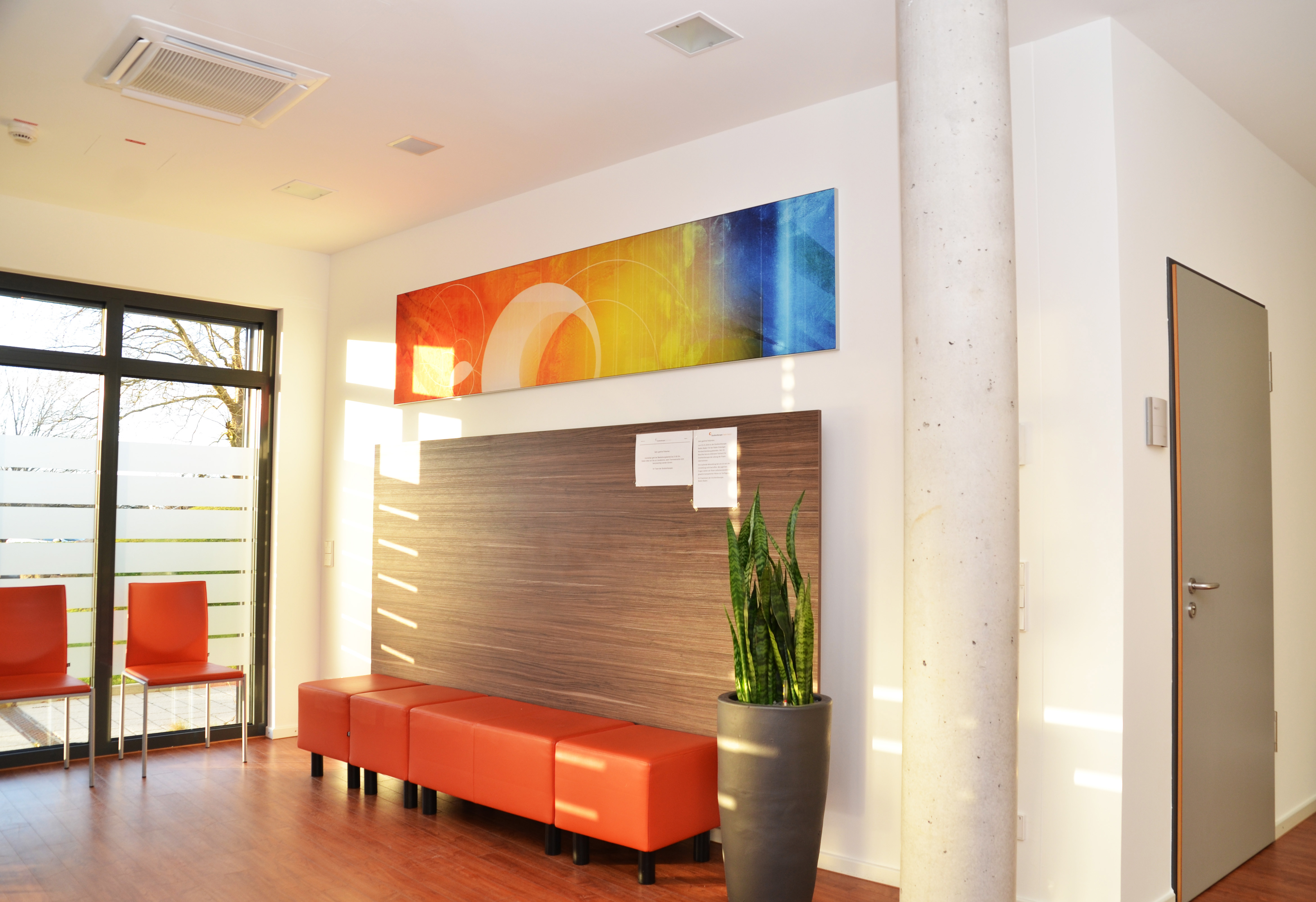 Wartezimmer_unten_nachher_DSC_5682.jpg